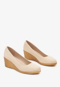 Jasnobeżowe Czółenka Vices na Koturnie ze Skórzaną Wkładką w Stylu Boho Mivella