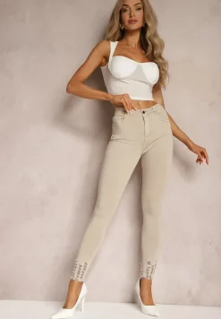 Jasnobeżowe Dopasowane Jeansy z Postrzępioną Nogawką Harthi