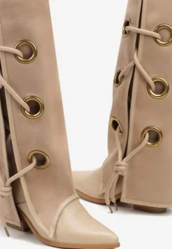 Jasnobeżowe Kozaki z Wywiniętą Cholewką z Oczkami Kaletniczymi i Wiązaniem Nariassa