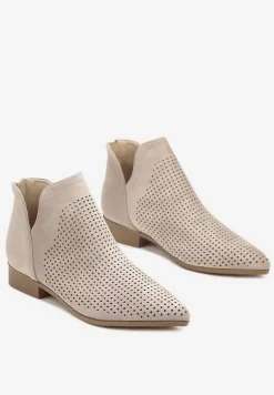 Jasnobeżowe Płaskie Botki Vices z Ażurową Cholewką Ozdobione Wycięciem Selanis
