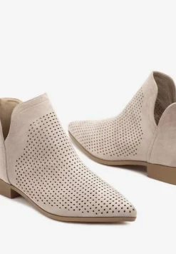 Jasnobeżowe Płaskie Botki Vices z Ażurową Cholewką Ozdobione Wycięciem Selanis