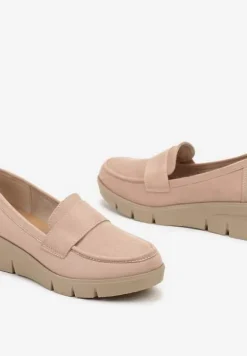 Jasnobeżowe Półbuty Mokasyny na Koturnie z Wkładką ze Skóry Naturalnej Ozdobione Paskiem Zorvia