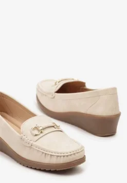 Jasnobeżowe Półbuty Mokasyny na Koturnie z Metaliczną Ozdobą Dalisha