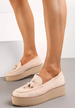 Jasnobeżowe Półbuty na Niskiej Platformie z Przeszyciami i Ozdobnymi Chwostami Hiela