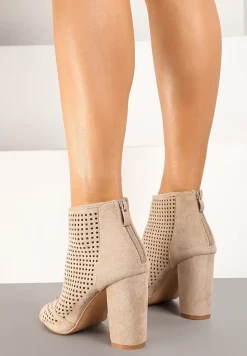 Jasnobeżowe Sandały Vices na Słupku z Ażurową Cholewką Felilina