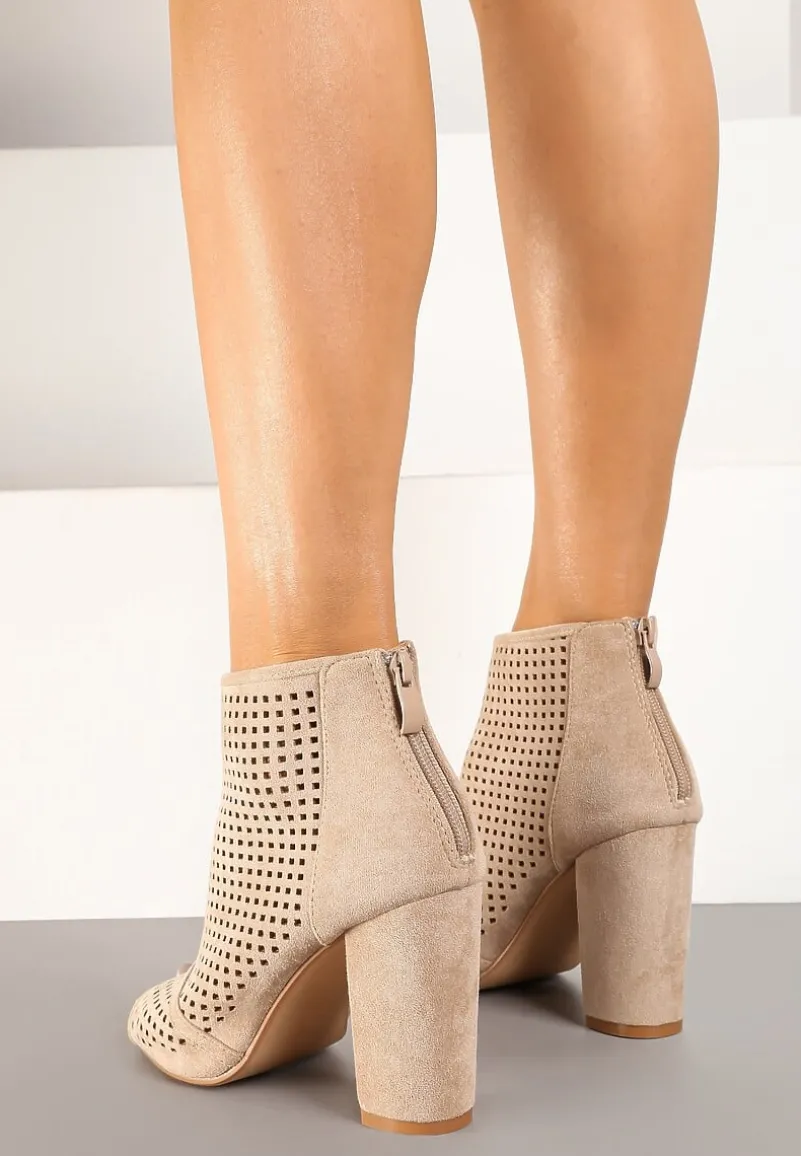 Jasnobeżowe Sandały Vices na Słupku z Ażurową Cholewką Felilina