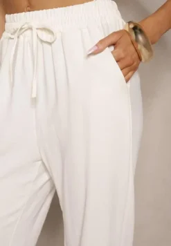 Jasnobeżowe Spodnie High Waist ze Ściągaczem w Talii i Prostą Nogawką Savonne