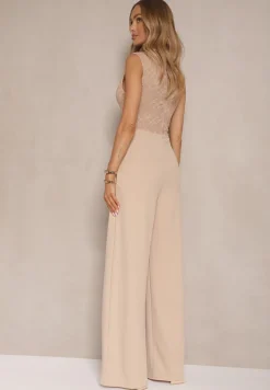 Jasnobeżowy Kombinezon z Prostymi Nogawkami z Metalową Ozdobą w Talii Lannrive