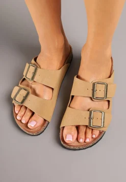 Jasnobrązowe Klapki na Platformie z Korka Ozdobione Klamrą Banoletia