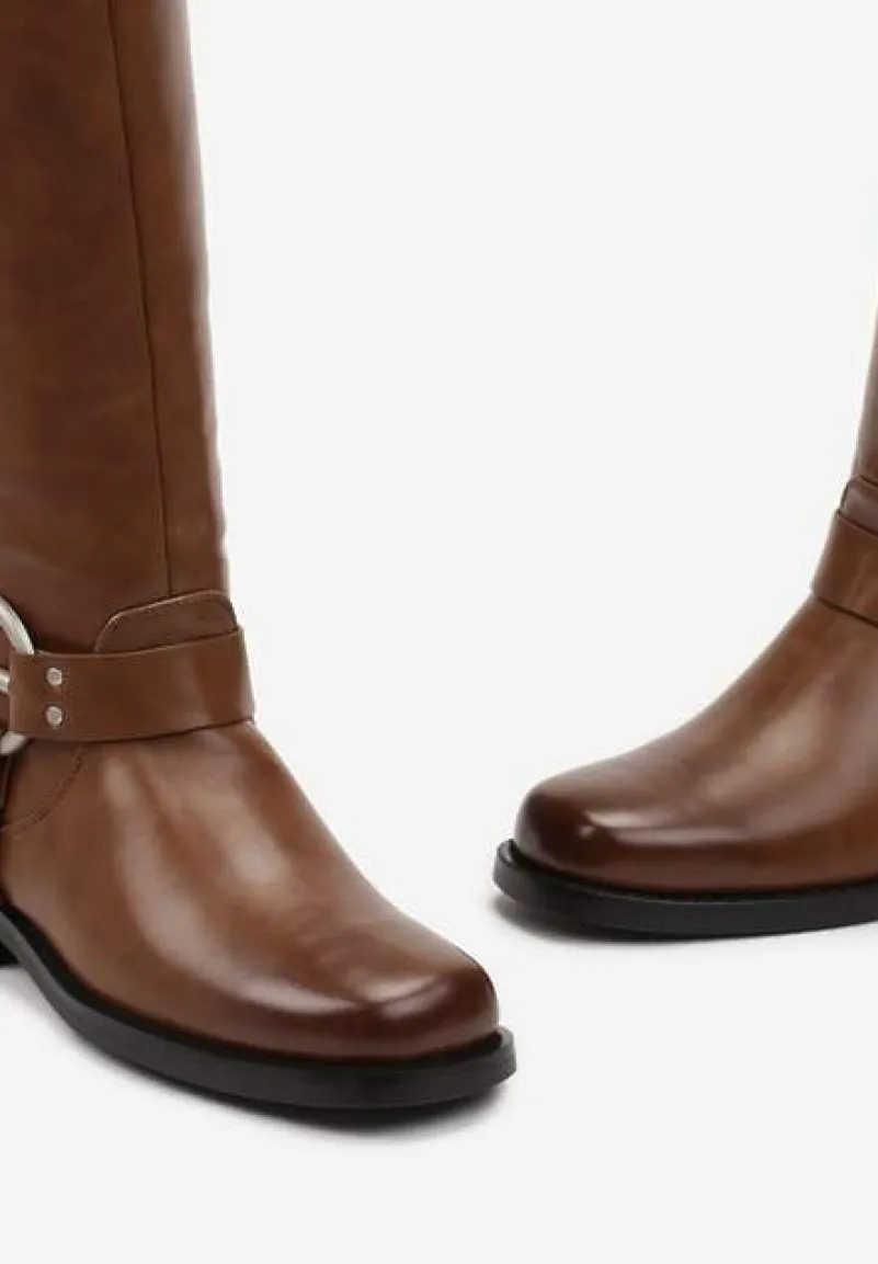 Jasnobrązowe Kozaki Biker z Kwadratowym Noskiem i Ozdobną Klamerką Verveli