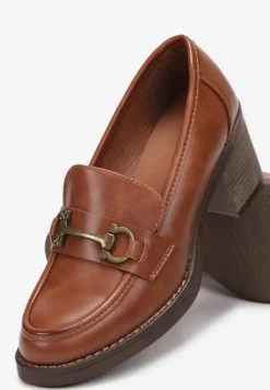 Jasnobrązowe Wsuwane Półbuty na Niskim Kwadratowym Słupku z Metalową Aplikacją Emileke