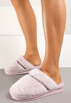 Jasnofioletowe Futrzane Kapcie na Płaskiej Podeszwie Ozdobione Paskiem Linnelle