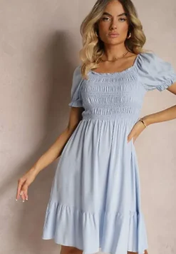 Jasnoniebieska Bawełniana Sukienka o Rozkloszowanym Kroju z Gumką przy Dekolcie Moridia