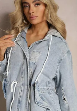 Jasnoniebieska Długa Kurtka Jeansowa z Bawełny z Przetarciami i Troczkiem w Talii Rileni
