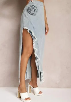 Jasnoniebieska Jeansowa Spódnica z Bawełny High Waist o Asymetrycznym Kroju z Falbanką i Kwiatem Savidia