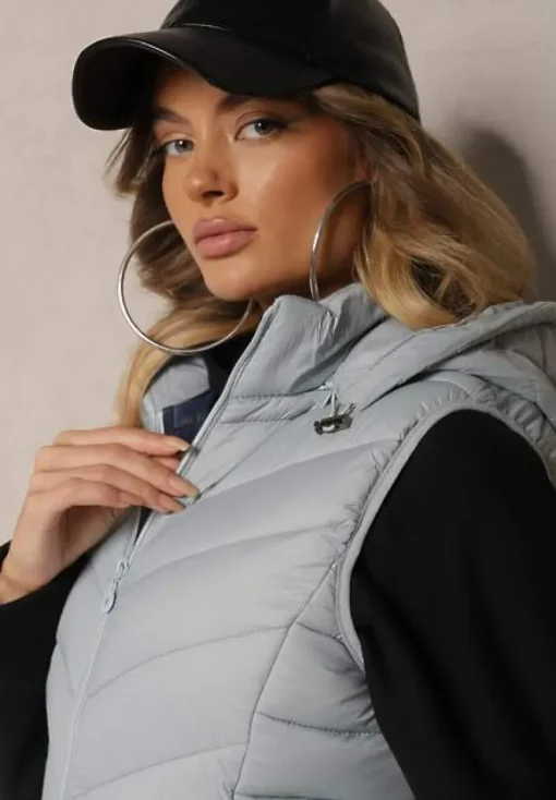 Jasnoniebieska Kamizelka z Odpinanym Kapturem Ozdobiona Pikowaniem i Zasuwanymi Kieszeniami Valentea