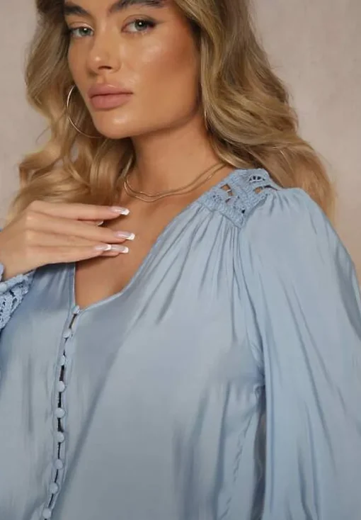 Jasnoniebieska Koszula Ozdobiona Ażurowym Wzorem Erivora