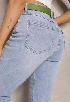 Jasnoniebieskie Jeansy Mom Fit z Przetarciami z Regularną Talią i Paskiem Leomia