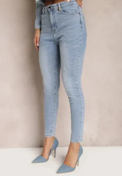 Jasnoniebieskie Jeansy o Dopasowanym Fasonie z Ozdobną Szlufką z Przodu Valmarie