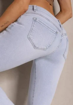 Jasnoniebieskie Jeansy o Kroju Skinny Low Waist Kolanilia