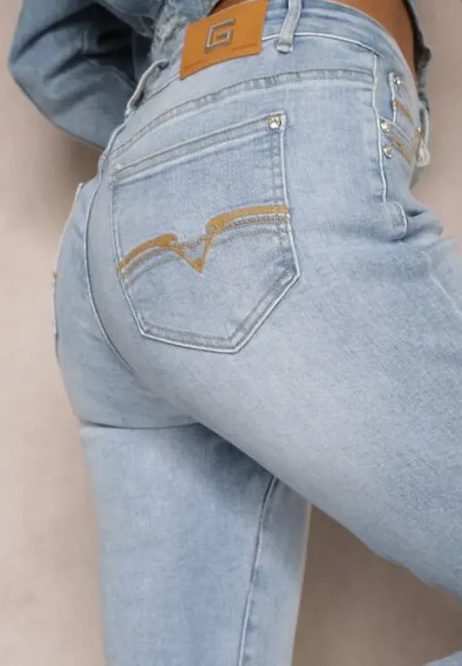 Jasnoniebieskie Jeansy Skinny z Subtelnymi Przetarciami i Przeszyciami na Kieszeniach Lenari
