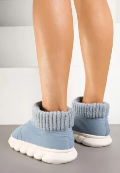 Jasnoniebieskie Kapcie Vices na Piankowej Podeszwie z Pikowaną Cholewką Velavina
