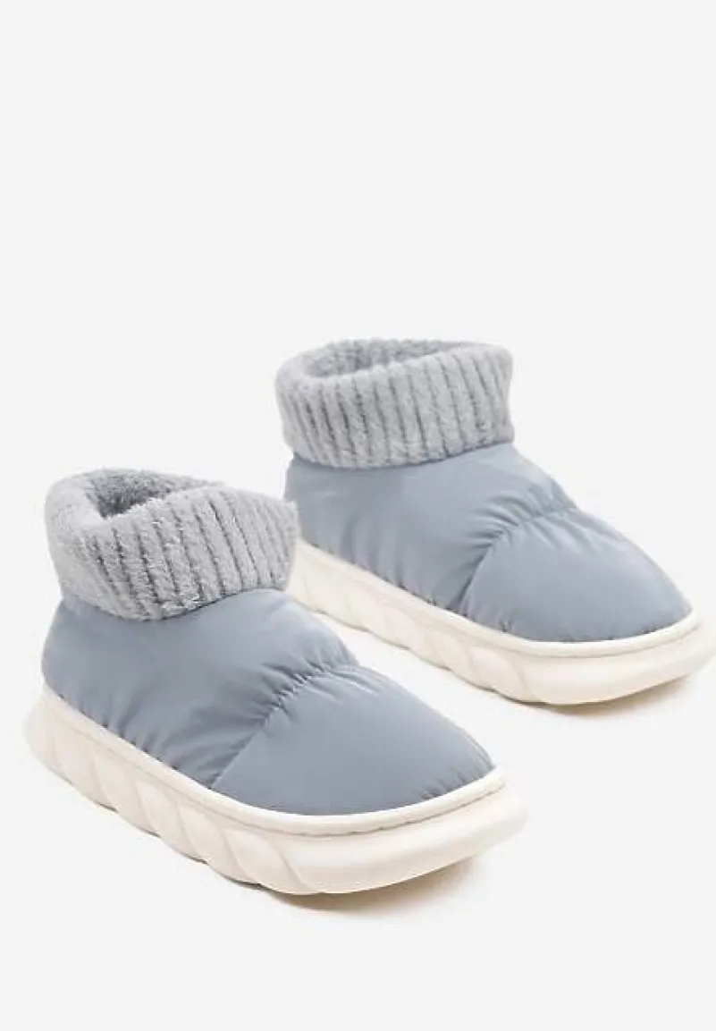 Jasnoniebieskie Kapcie Vices na Piankowej Podeszwie z Pikowaną Cholewką Velavina