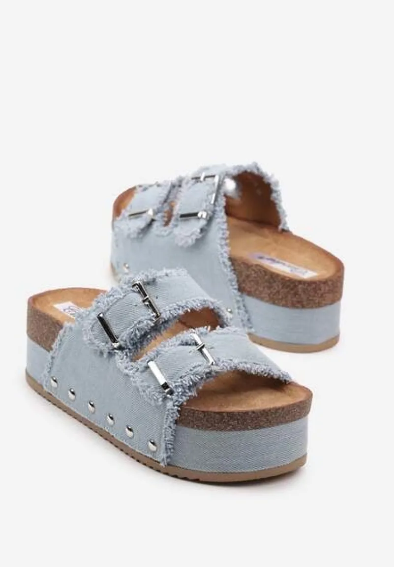Jasnoniebieskie Klapki na Platformie z Korka z Postrzępionymi Paskami Klamrami i Nitami Zelirene