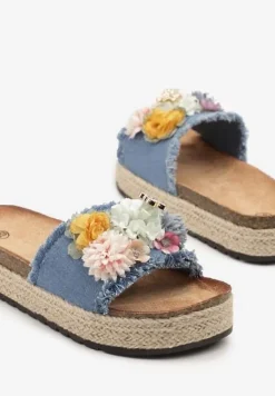 Jasnoniebieskie Klapki Ozdobione Kwiatami 3D Kinarella