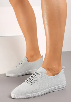 Jasnoniebieskie Krótkie Tenisówki z Perforacją i Klasycznym Sznurowaniem Viraga