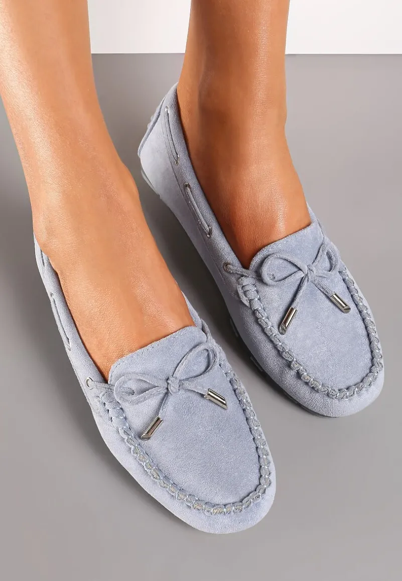 Jasnoniebieskie Mokasyny Ozdobione Wiązaniami i Kokardką na Froncie Cimella