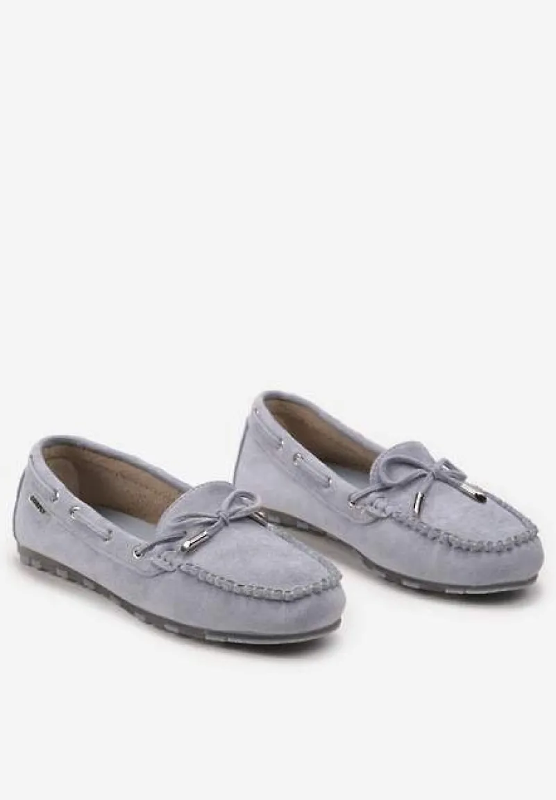 Jasnoniebieskie Mokasyny Ozdobione Wiązaniami i Kokardką na Froncie Cimella