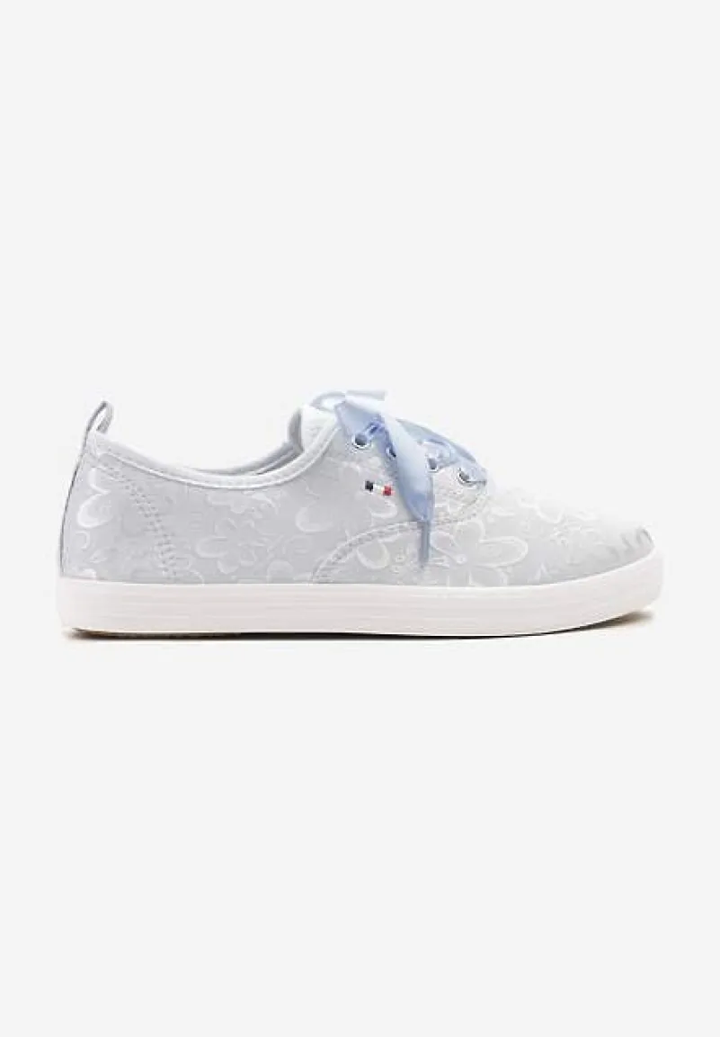 Jasnoniebieskie Tenisówki Wiązane Wstążką Zdobione Tłoczeniem w Kwiaty Palesiela