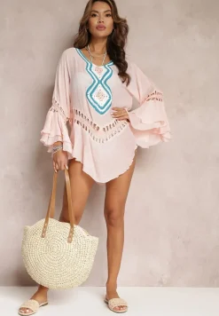 Jasnoróżowa Asymetryczna Narzutka z Ażurowymi Wstawkami i Falbankami Hirisa