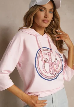 Jasnoróżowa Bluza z Kapturem Ozdobnym Nadrukiem i Rękawami 3/4 Saniressa