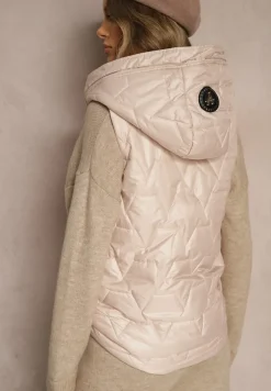 Jasnoróżowa Kamizelka z Pikowanymi Przeszyciami z Kapturem Zdobionym Naszywką Derisia