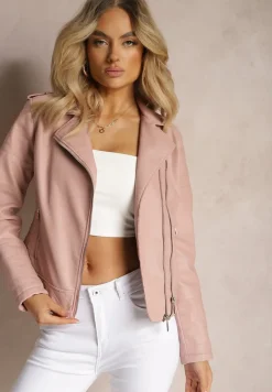 Jasnoróżowa Kurtka o Fasonie Ramoneski z Ekoskóry Ozdobiona Przeszyciami z Asymetrycznym Zapięciem Sativana