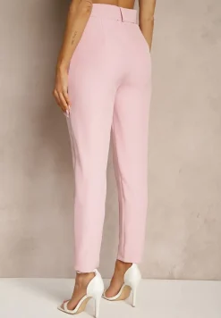 Jasnoróżowe Dopasowane Spodnie Garniturowe High Waist z Paskiem w Talii Ozdobionym Klamrą Binah
