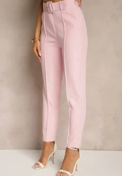 Jasnoróżowe Dopasowane Spodnie Garniturowe High Waist z Paskiem w Talii Ozdobionym Klamrą Binah