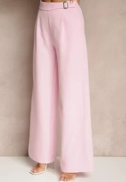 Jasnoróżowy Garnitur Spodnie i Marynarka z Usztywnionymi Ramionami Sonavienna