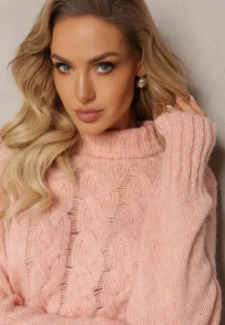 Jasnoróżowy Golf Wełniany z Warkoczykowym Splotem Emunsja