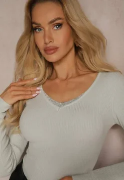 Jasnoszary Sweter z Prążkowanego Materiału z Cyrkoniami Irilis