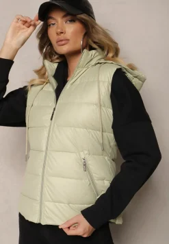 Jasnozielona Taliowana Kamizelka z Pikowanymi Przeszyciami Kieszeniami i Odpinanym Kapturem Ravarielis