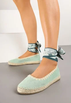 Jasnozielone Espadryle ze Wzorzystym Wiązaniem Przy Kostce Zdobione Plecionką Lortevia