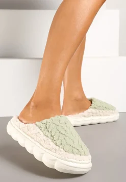 Jasnozielone Kapcie na Platformie z Ozdobnymi Tłoczeniami Vamiga