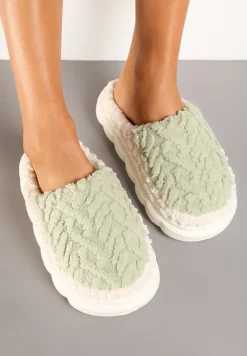Jasnozielone Kapcie na Platformie z Ozdobnymi Tłoczeniami Vamiga