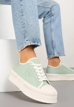 Jasnozielone Trampki na Podwójnej Podeszwie z Ozdobnym Znaczkiem na Cholewce Alivrelia