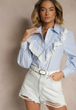 Niebieska Koszula z Bawełny w Prążki Zdobiona Ażurową Falbanką przy Dekolcie Paliara