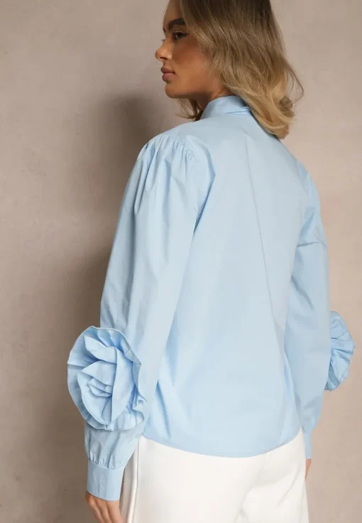 Niebieska Koszula z Elegancką Kokardą i Falbanami Zaliressa
