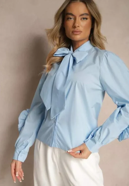 Niebieska Koszula z Elegancką Kokardą i Falbanami Zaliressa